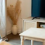 Le Nicole Un En Duplex Avec Balcon Et Place De Parking דירה